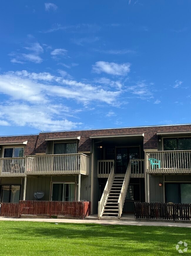 Building Photo - 806 Stone Mountain Dr Rental