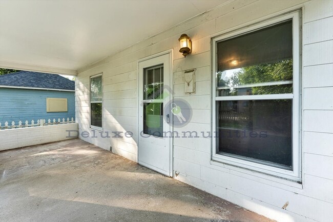 Photo - Remodeled 3BR + Flex Room | Steps from Leo...