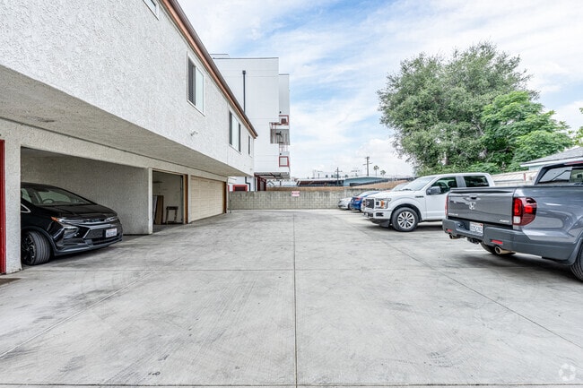 Parking - 5621 Klump Ave