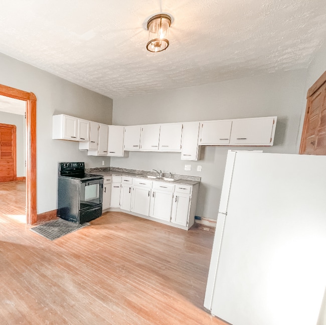 Photo - 418 E Main St