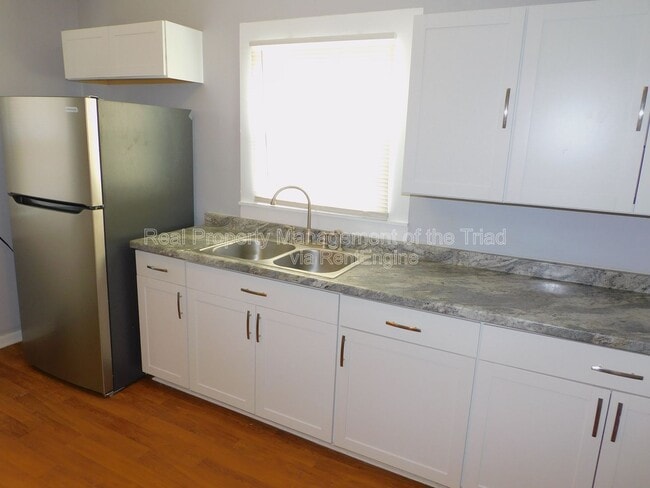 Photo - 201 Sheppard St