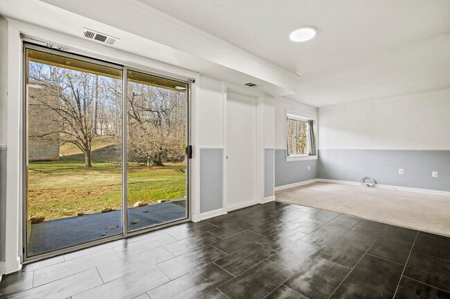 Dining room - 5105 Crossfield Ct Unit 319