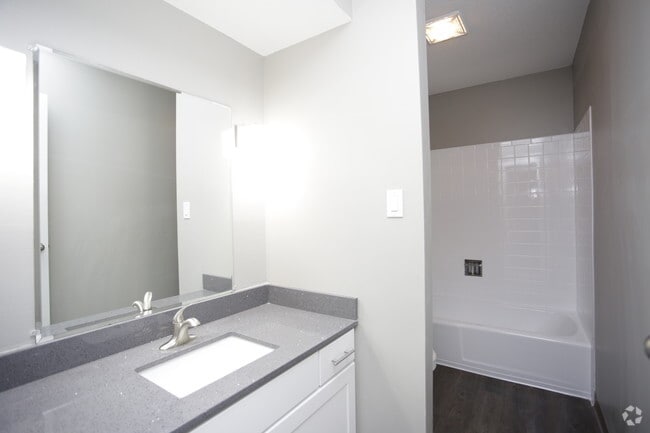 2HAB, 1.5BA - Renovado 1,000 ft² - Corinth Paddock