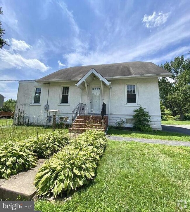 Building Photo - 4 Princeton Ave Rental