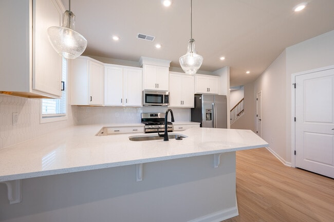 Photo - 852 Tess St