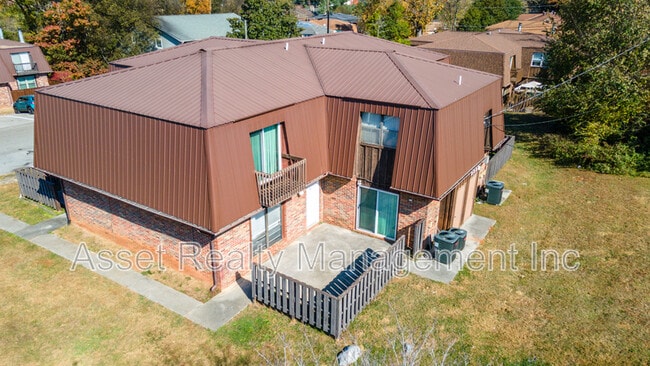 Photo - 9128 Woodpark Ln NW