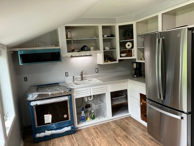 Kitchen new cabinet doors coming - W52N677 Highland Dr Unidad Upper