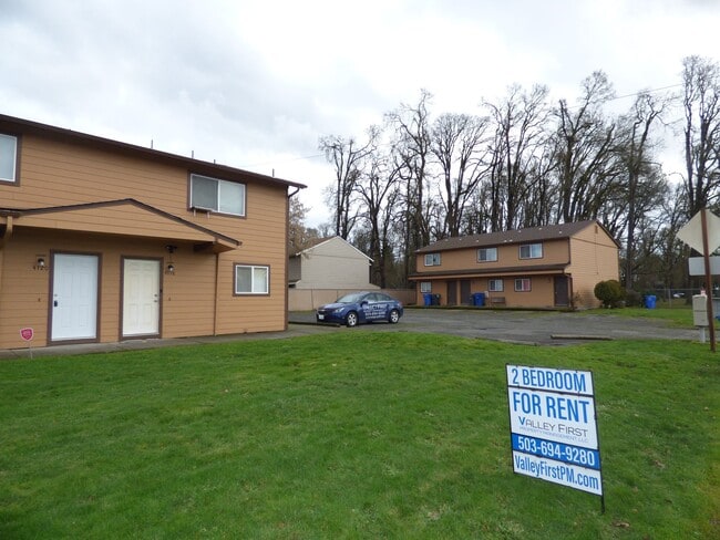 Building Photo - Rent Special: FREE First Full Month's Rent - 2 bed Townhome Unit 4114