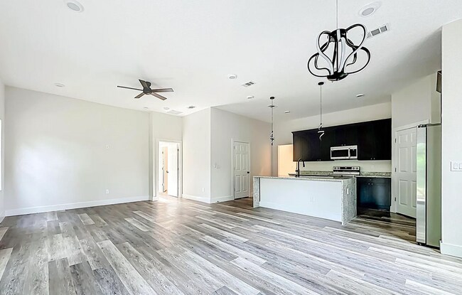 Photo - 1192 W 25th St