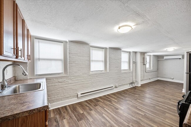 Photo - 107 NE Roanoke Ave