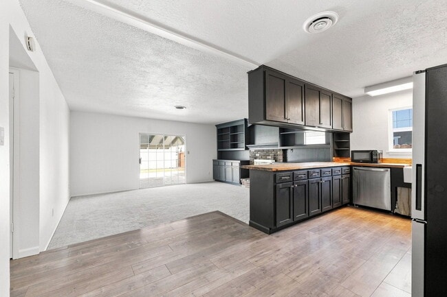 Photo - 6285 Edgewood Way