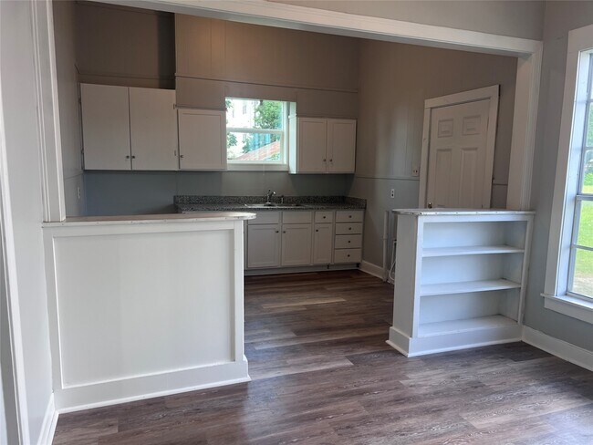 Photo - 501 W Caney St