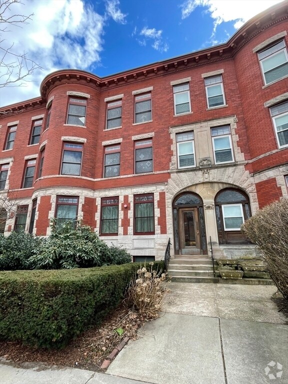 Building Photo - 1874 Beacon St Unit 1874 Rental