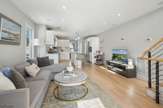 Photo - 66 Church St