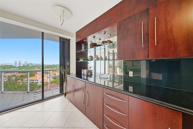3610 Yacht Club Dr Unit 1115