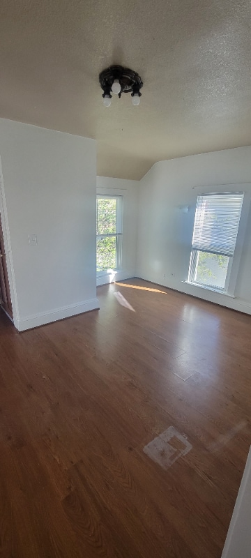 Photo - 865 W 5th St