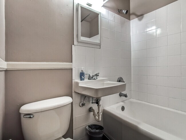 Photo - 1207 W 45th St Unit 3W