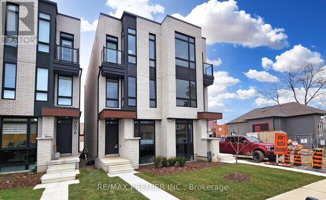 Photo - 208 McRoberts Ave