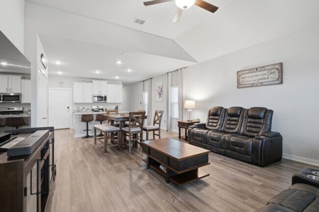 Building Photo - Move in June 2026! Beautiful 4 bd/3.5 bath near Randolph AFB!