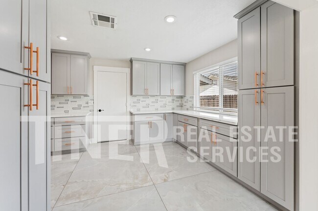 Photo - 6612 Modesto Dr