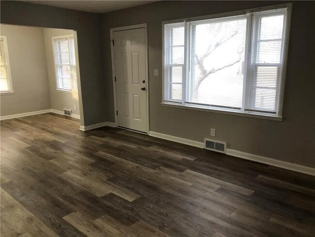 Photo - 9811 E 29 St S