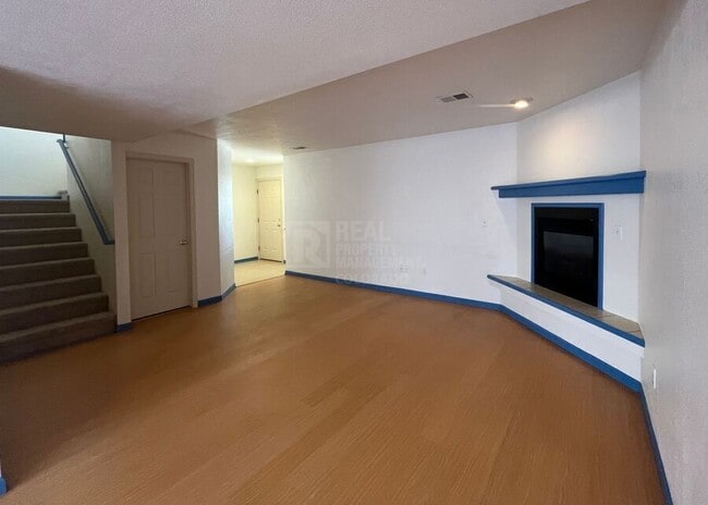 Photo - 911 Tulip St