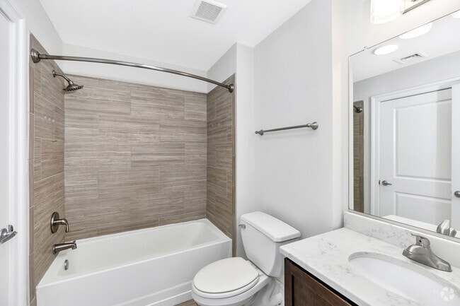 1BR, 1BA - 673SF - Dartmouth - Bathroom