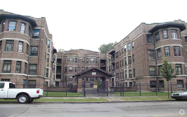 Oakwood Apartments - Oakwood Apartments