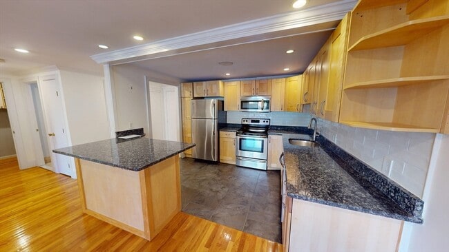 Building Photo - 121 Tremont St Unit A6