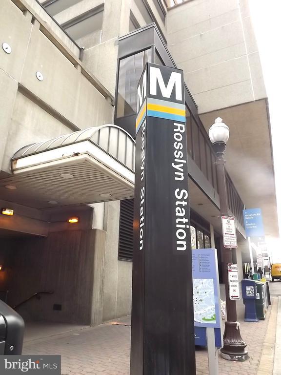 Building Photo - 1011 Arlington Blvd Unit 627