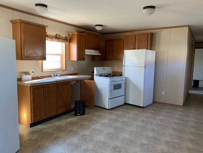 Photo - 3 Bedrooms, 2 Bathrooms in Pequot Terrace Trailer Park, Pequot Lakes, MN Lot B27 Unidad Lot B27