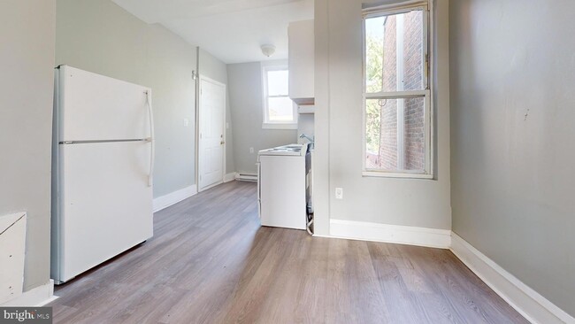 Building Photo - 2542 N 33rd St Unit 3 Rental