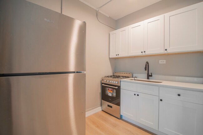 Photo - 1414 W Pratt Blvd Unit 104
