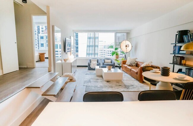 33 E Chestnut St Unit 17G