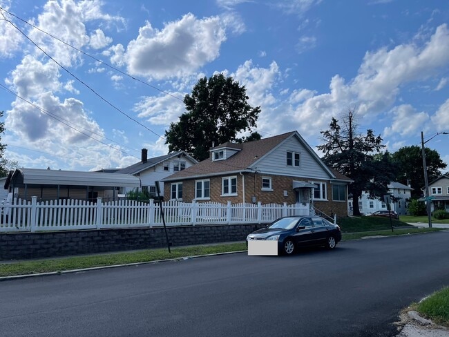 Building Photo - 4420 18th Ave Rental