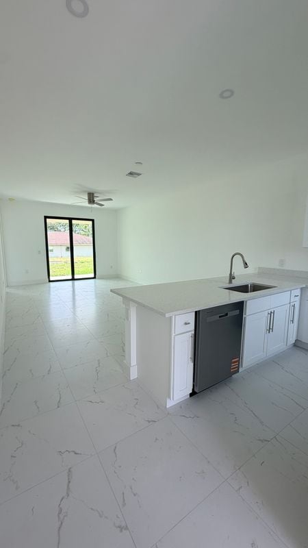 Photo - 498 Loretta Ave S