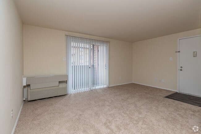 1BR, 1BA - 607SF - Living Room - Birches