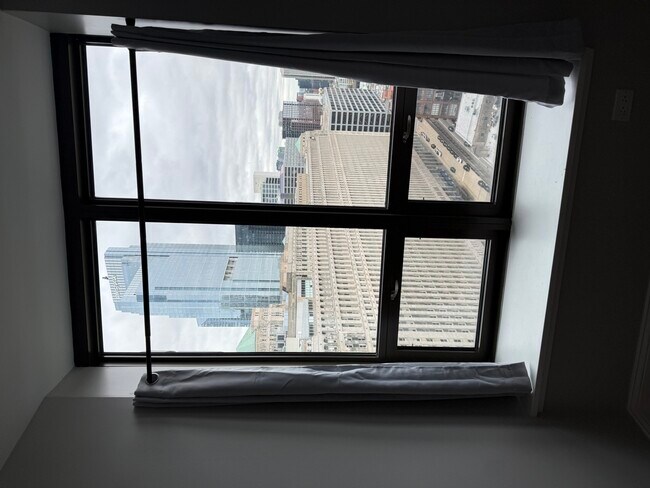 Photo - 400 N La Salle Dr