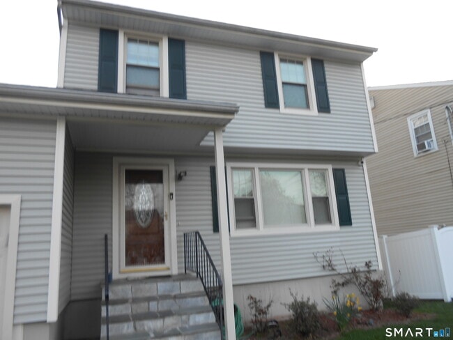 Building Photo - 131 Infield St