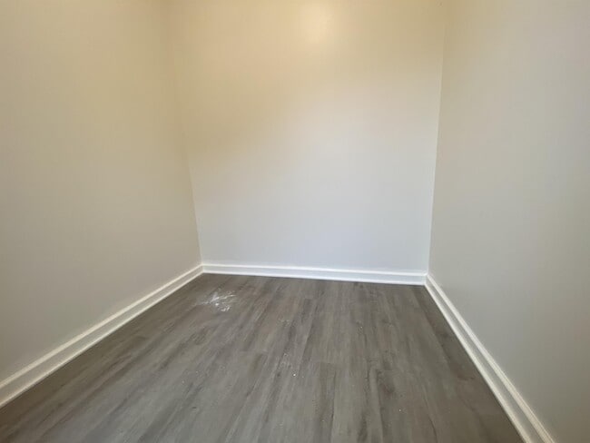 Building Photo - 4450 S Wood St Unit 2 R