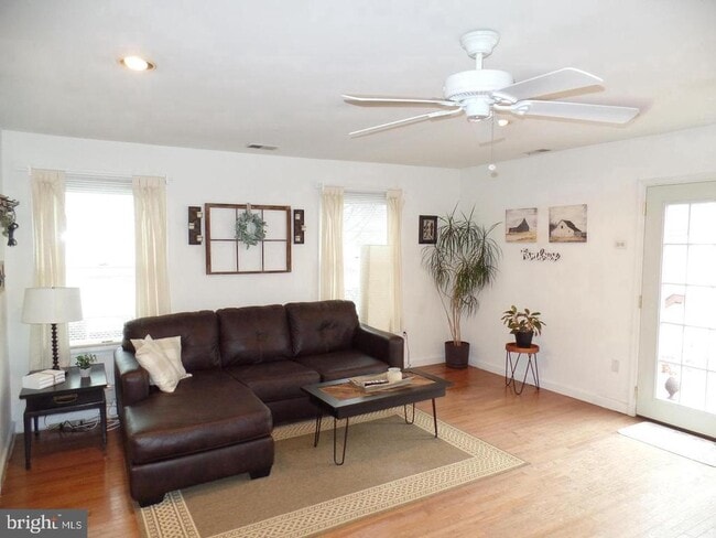 Building Photo - 1821 Pimmit Dr