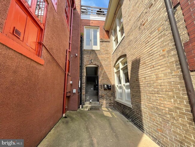 Building Photo - 303 William St Unit A Rental