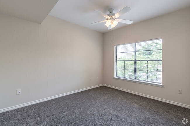 3BR, 2BA - 1,229SF