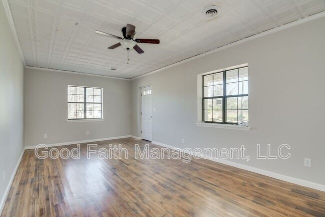 Photo - 2401 Norfolk St