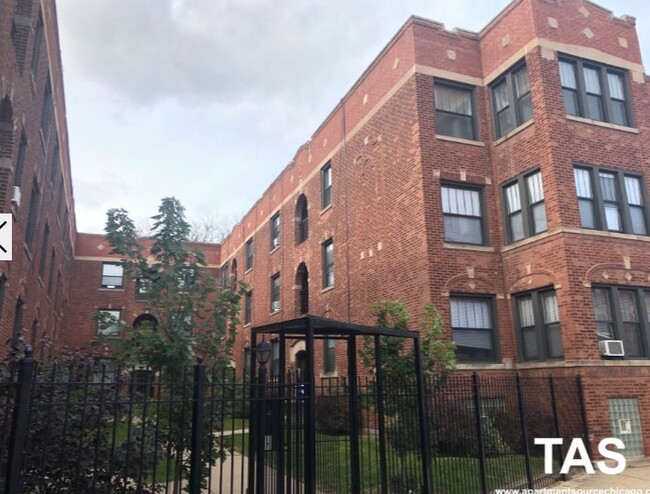 Photo - 2882 N Clark St Unidad 3