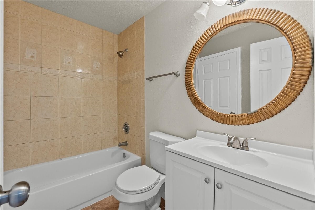 Photo - 430 Redway Ln