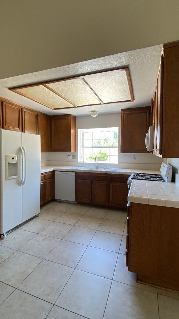 Photo - Quartz Hill Single Story Home (TENANT OCCUPIED - DO NOT DISTURB OCCUPANTS)