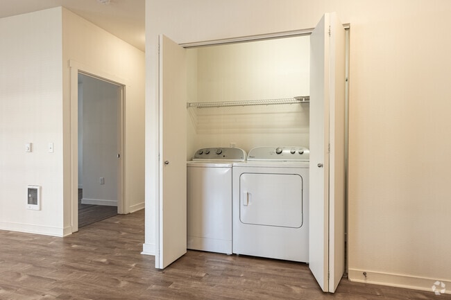 1BR, 1BA - 755SF