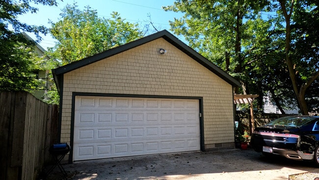 Photo - 1652 Hillcrest Rd Unit #2