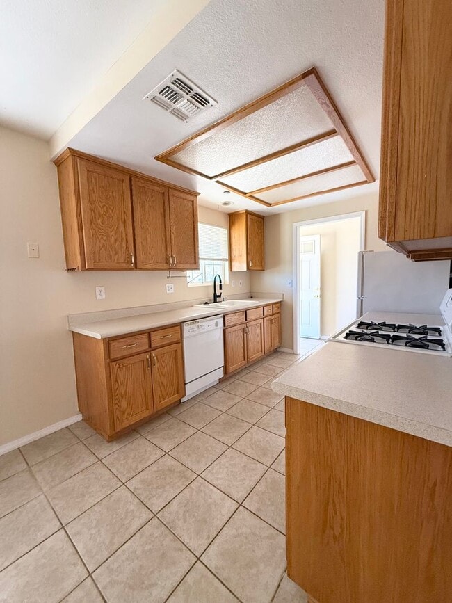Photo - 3 bedroom corner home close to Boy and Girls Club!
